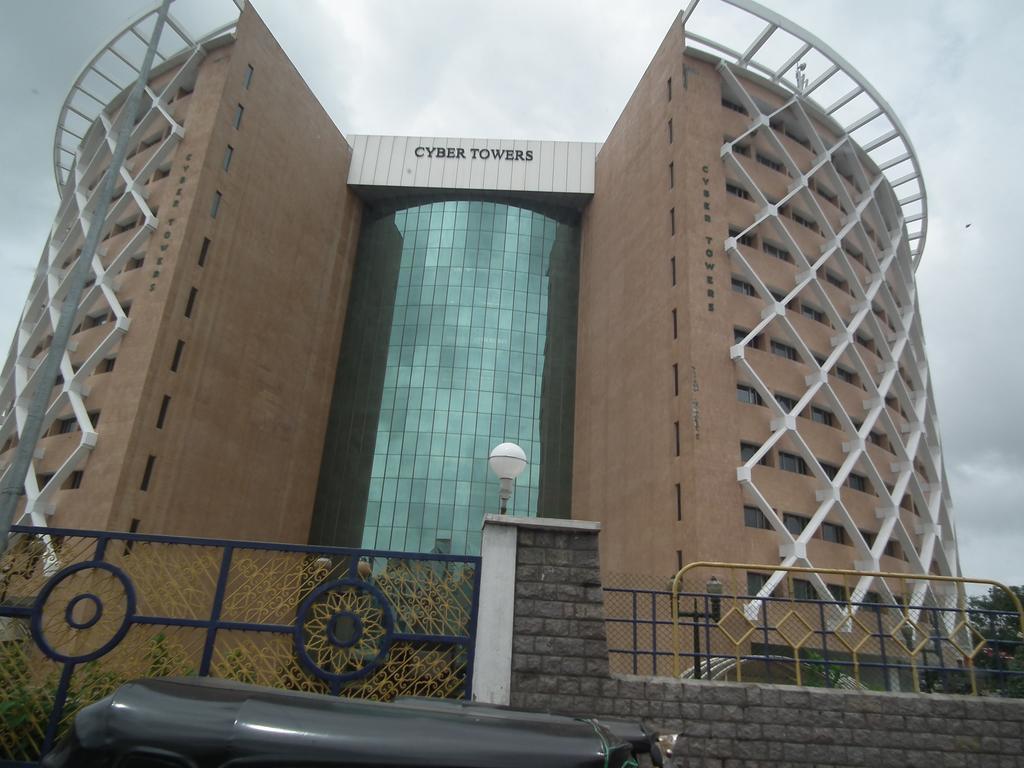Hitech Shilparamam Guest House Hyderabad Exterior foto